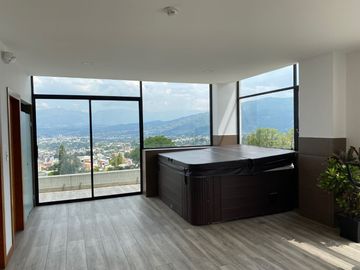 Departamento de venta con patio / jardin en Cumbaya