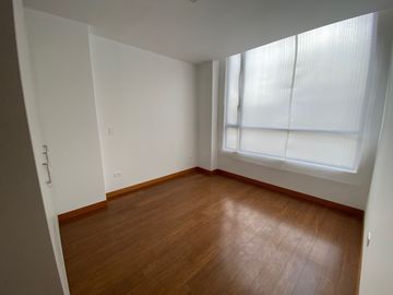 Departamento de venta con patio / jardin en Cumbaya