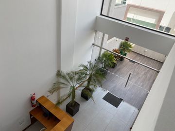 Departamento de venta con patio / jardin en Cumbaya