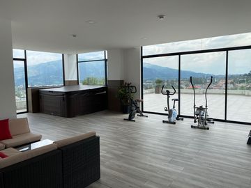 Departamento de venta con patio / jardin en Cumbaya