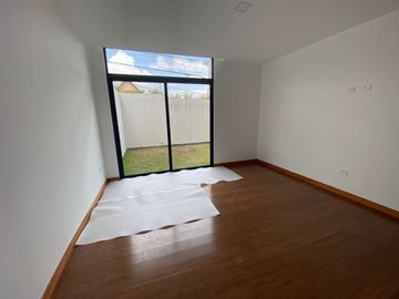 Departamento de venta con patio / jardin en Cumbaya