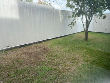 Departamento de venta con patio / jardin en Cumbaya