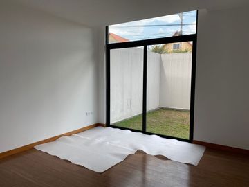 Departamento de venta con patio / jardin en Cumbaya