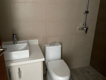 Departamento de venta con patio / jardin en Cumbaya
