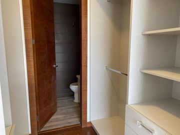 Departamento de venta con patio / jardin en Cumbaya