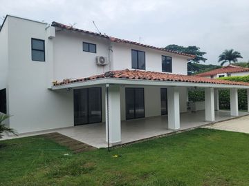 CASA CAMPESTRE REMODELADA PANCE..