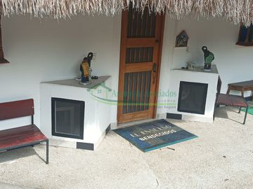 VENDEMOS HERMOSA FINCA CON ARBOLES FRUTALES Y LAGO.