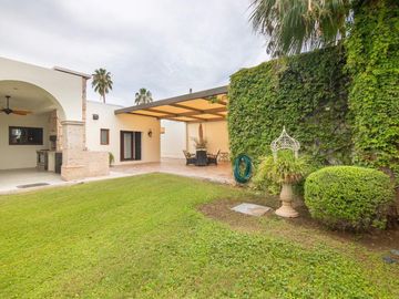 SE VENDE CASA DE UNA PLANTA EN COL. PITIC