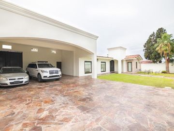 SE VENDE CASA DE UNA PLANTA EN COL. PITIC