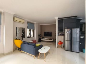 Rumah Cocok Untuk Usaha di Sektor 9 Bintaro 11710-AM 0811111----