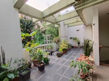 Rumah Cocok Untuk Usaha di Sektor 9 Bintaro 11710-AM 0811111----
