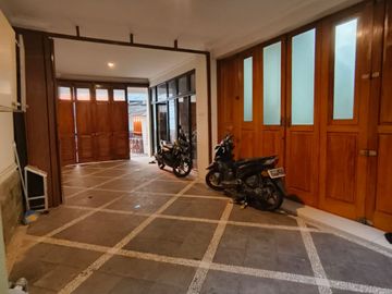 Rumah Cocok Untuk Usaha di Sektor 9 Bintaro 11710-AM 0811111----