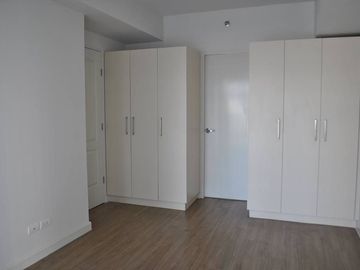 For Sale: 2BR Unit The Red Oak - Two Serendra, BGC