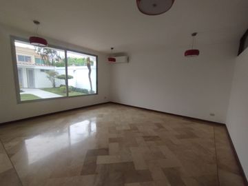VENTA DE CASA EN URB. PUERTO AZUL - VÍA A LA COSTA