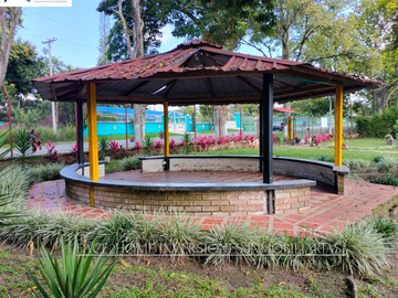 EN VENTA CASA CAMPESTRE CALARCÁ. 7.952 m²