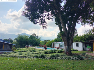 EN VENTA CASA CAMPESTRE CALARCÁ. 7.952 m²
