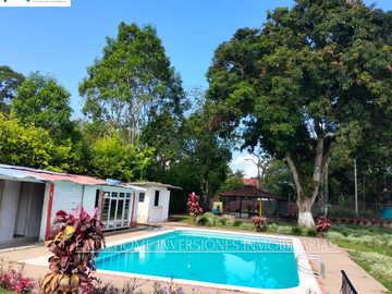 EN VENTA CASA CAMPESTRE CALARCÁ. 7.952 m²