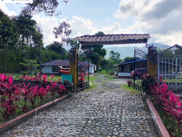 EN VENTA CASA CAMPESTRE CALARCÁ. 7.952 m²