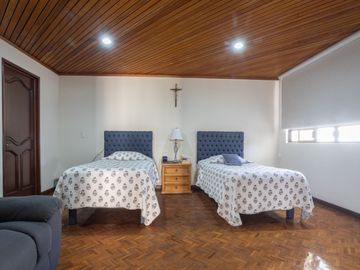 Casa en Venta en esquina en Residencial El Campanario