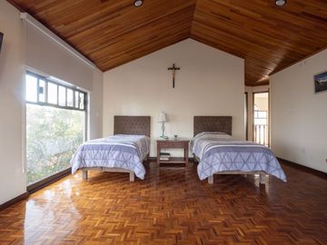 Casa en Venta en esquina en Residencial El Campanario