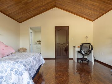 Casa en Venta en esquina en Residencial El Campanario