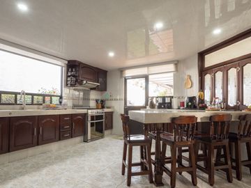 Casa en Venta en esquina en Residencial El Campanario