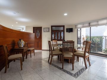 Casa en Venta en esquina en Residencial El Campanario