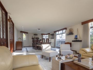 Casa en Venta en esquina en Residencial El Campanario