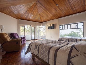 Casa en Venta en esquina en Residencial El Campanario