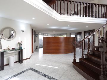 Casa en Venta en esquina en Residencial El Campanario