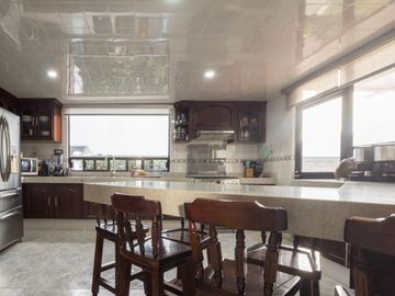 Casa en Venta en esquina en Residencial El Campanario