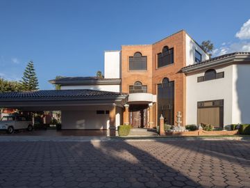 Casa en Venta en esquina en Residencial El Campanario