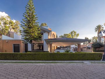 Casa en Venta en esquina en Residencial El Campanario