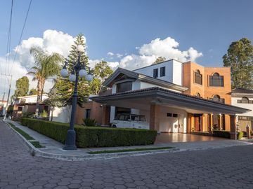 Casa en Venta en esquina en Residencial El Campanario