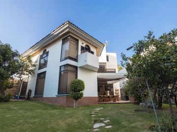 Casa en Venta en esquina en Residencial El Campanario