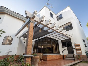 Casa en Venta en esquina en Residencial El Campanario