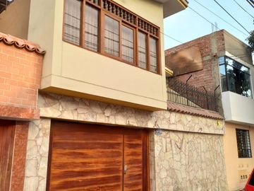 Venta de casa en URB INgeniería ,SMP de 2 pisos en excelente estado
