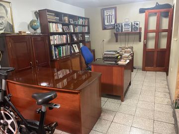 Venta de casa en URB INgeniería ,SMP de 2 pisos en excelente estado