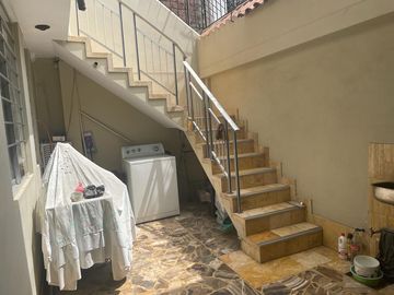 Venta de casa en URB INgeniería ,SMP de 2 pisos en excelente estado