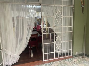 Venta de casa en URB INgeniería ,SMP de 2 pisos en excelente estado