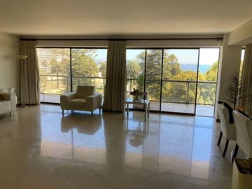 SE VENDE GRAN DEPARTAMENTO FRENTE A CASINO UF 17.500