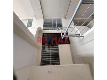 Venta De Departamento En 2° Piso Urb. Las Quintanas De 78M2 A $ 70,000.