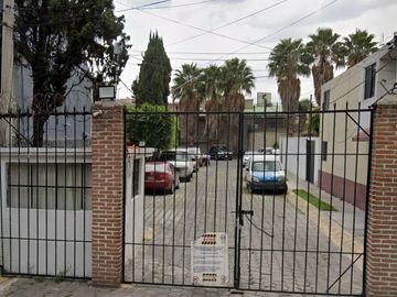 Oportunidad de Remate Bancario en Retorno Bosques de Irak, Col. Bosques de Aragon; Municipio Nezahualcóyotl, Estado de México-Casa con