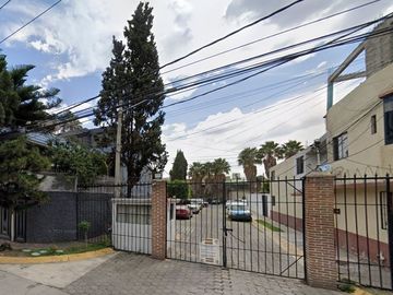 Oportunidad de Remate Bancario en Retorno Bosques de Irak, Col. Bosques de Aragon; Municipio Nezahualcóyotl, Estado de México-Casa con