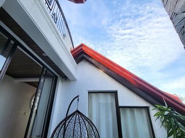 GOOD FOR COMMERCIAL HOUSE & LOT NEWLY RENOVATED WITH SPECTACULAR VIEWS FOR SALE