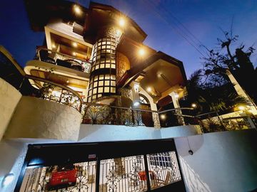 GOOD FOR COMMERCIAL HOUSE & LOT NEWLY RENOVATED WITH SPECTACULAR VIEWS FOR SALE