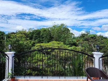 GOOD FOR COMMERCIAL HOUSE & LOT NEWLY RENOVATED WITH SPECTACULAR VIEWS FOR SALE