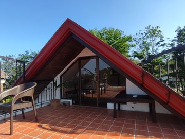 GOOD FOR COMMERCIAL HOUSE & LOT NEWLY RENOVATED WITH SPECTACULAR VIEWS FOR SALE