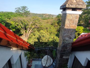 GOOD FOR COMMERCIAL HOUSE & LOT NEWLY RENOVATED WITH SPECTACULAR VIEWS FOR SALE