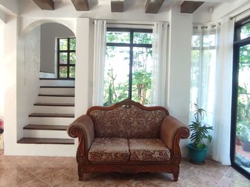 GOOD FOR COMMERCIAL HOUSE & LOT NEWLY RENOVATED WITH SPECTACULAR VIEWS FOR SALE